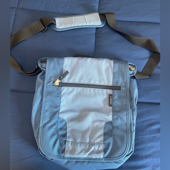 Eddie Bauer Handbags - Eddie Bauer Crossbody Messenger Bag 2 Tone Blue Adjustable Strap Travel Pockets